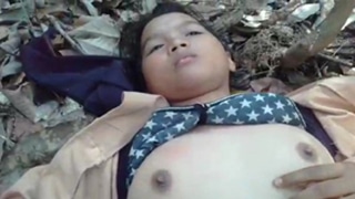Anak Sekolah Pramuka di Kebun