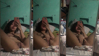Abg Ligaya Colok Memek Depan Cermin