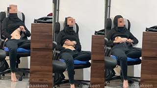 Kaakeen Eksib Hijab Colmek di Kantor