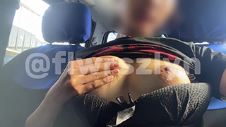 Hijab FLWRSZLYN Eksib di Mobil 2