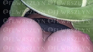 Hijab FLWRSZLYN Eksib di Mobil 6